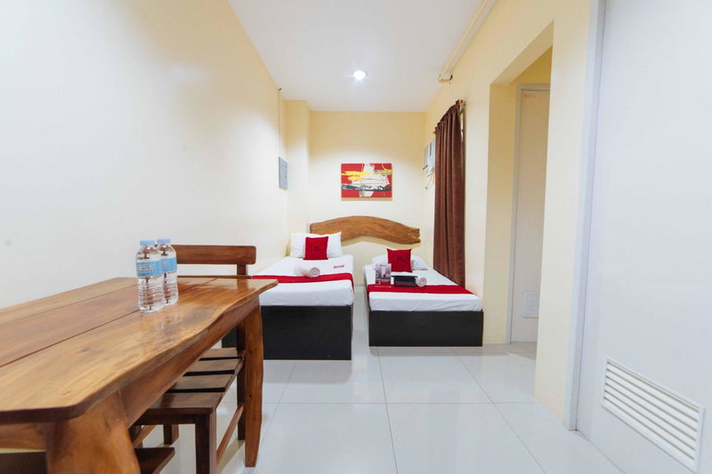 RedDoorz near New Government Center, Bacolod, Philippines