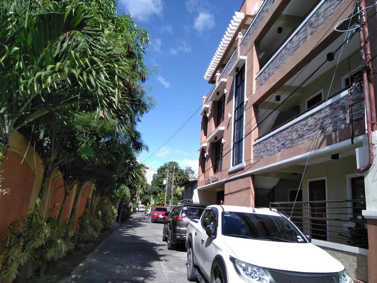 V.F. Riton Apartelle, Philippines