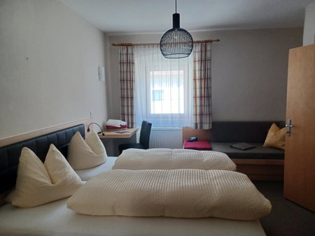 Hotel Garni Löwen, Silz, Austria