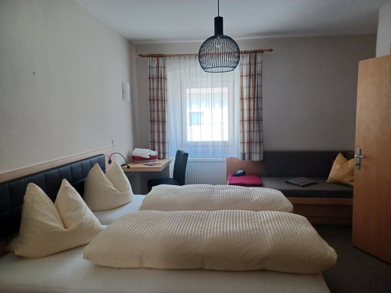 Hotel Garni Löwen, Silz, Austria