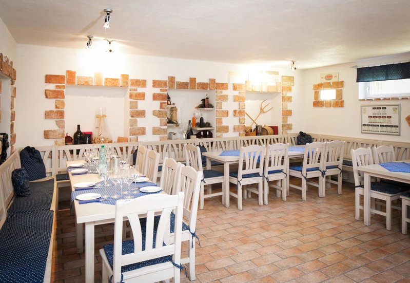 Weingut und Gästehaus Salzl, Illmitz, Austria
