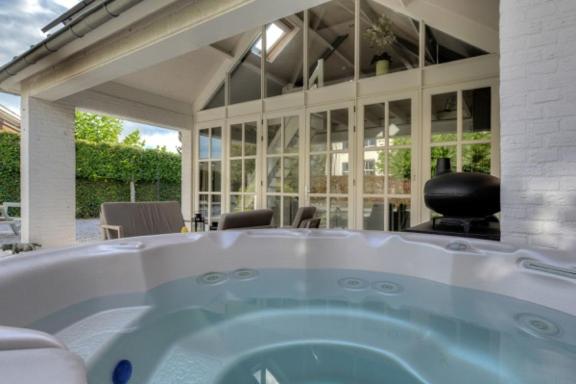 Gardenhouse with private jacuzzi and sauna, Teteringen, The Netherlands