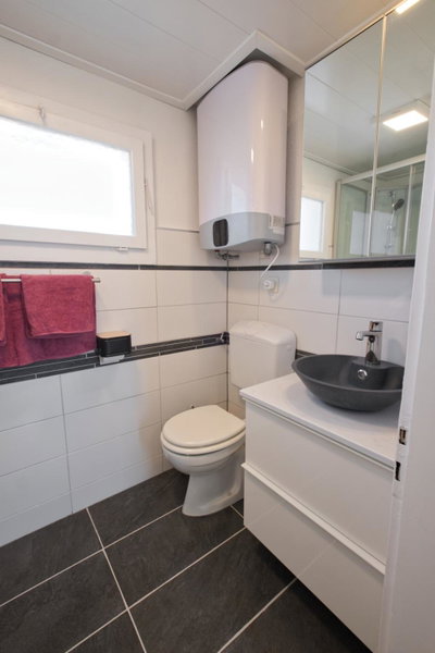 Lake Getaway Apartment with Private entrance, right on the Lake Constance cycle path, barbecue area, free wifi, Netflix and free bikes, Salmsach, Switzerland