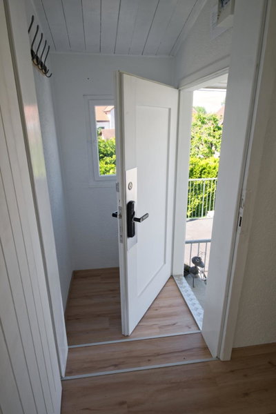 Lake Getaway Apartment with Private entrance, right on the Lake Constance cycle path, barbecue area, free wifi, Netflix and free bikes, Salmsach, Switzerland