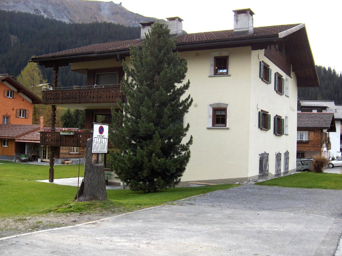Hus Pravis, Switzerland