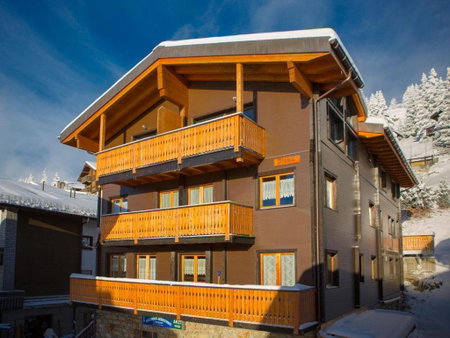 Chalet Diana - Spacious flat - Village core - South facing - Ski-in/Ski-out, Bettmeralp, Switzerland