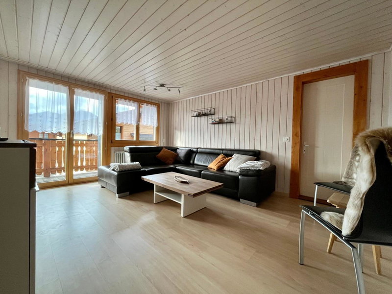 Chalet Diana - Spacious flat - Village core - South facing - Ski-in/Ski-out, Bettmeralp, Switzerland