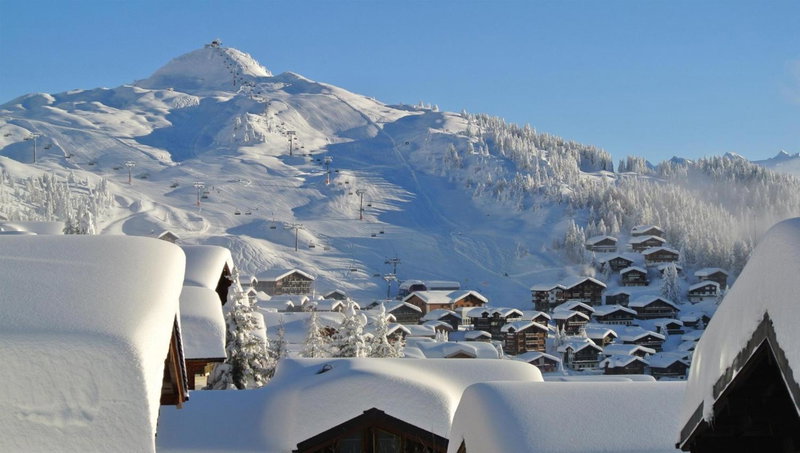 Chalet Diana - Spacious flat - Village core - South facing - Ski-in/Ski-out, Bettmeralp, Switzerland