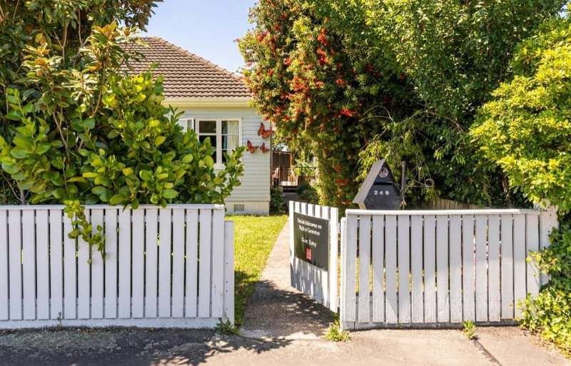 Stylish hideaway on High st Carterton, Carterton, New Zealand