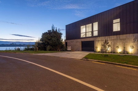 Wharf Retreat Unit 2, Tauranga, New Zealand