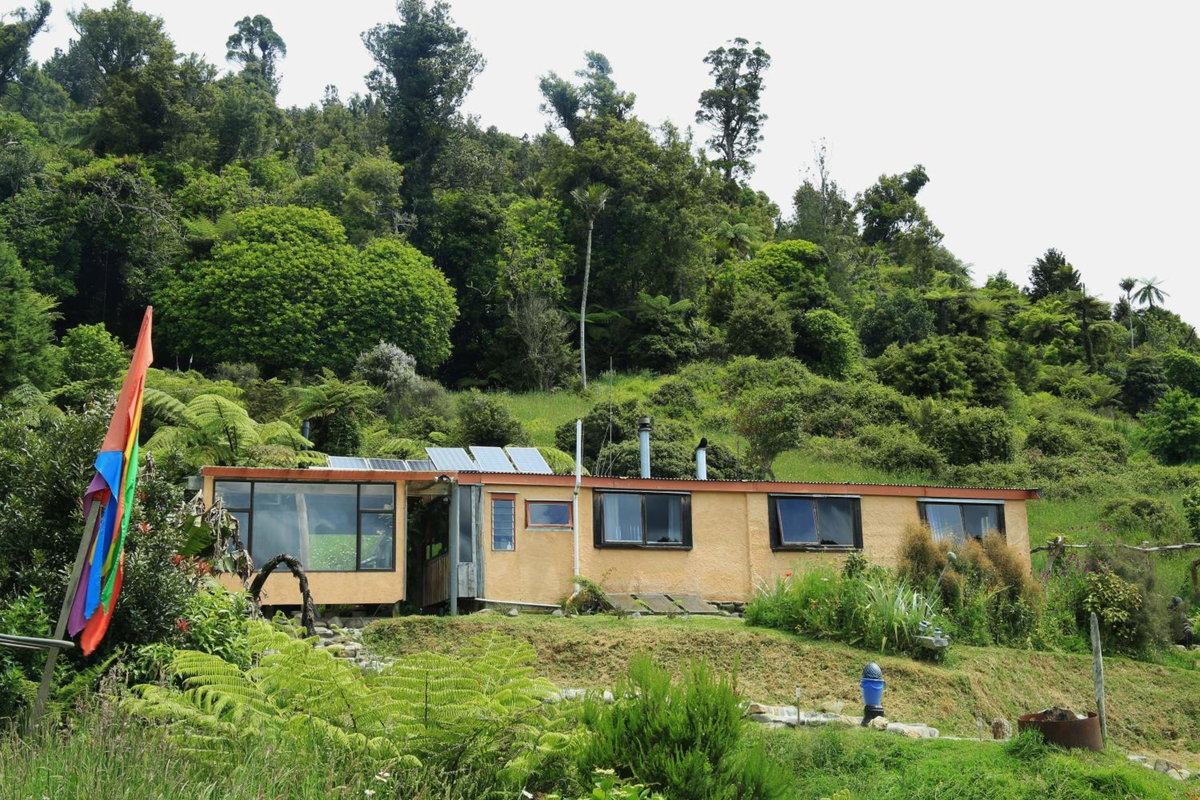 Hotel · Earthbridge, Hikutaia