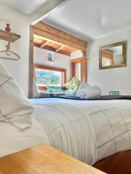 Waiheke Island Guesthouse, Ostend, New Zealand