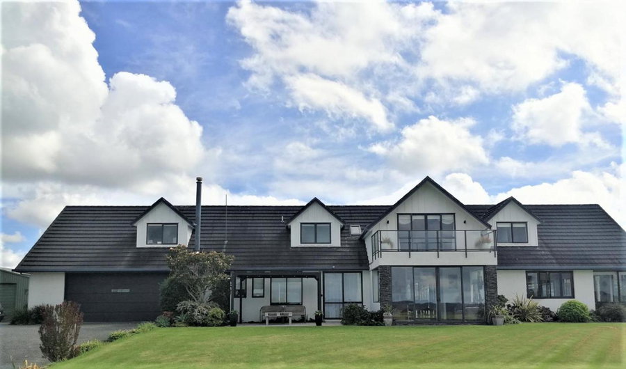 Kaka Lodge at Kotare House, Tawharanui, New Zealand