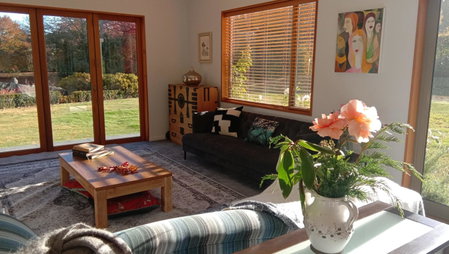 Rose & Stream Retreat, Waikuku, New Zealand
