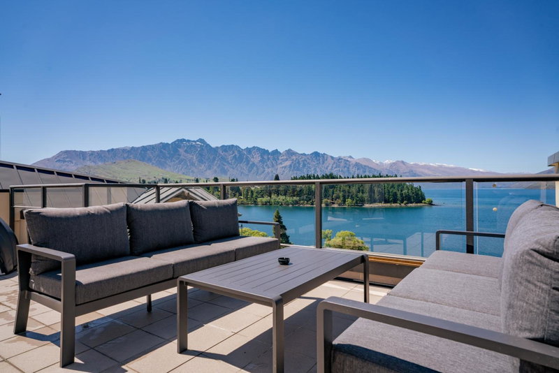 3-bedroom Penthouse Apartment with Spa - The Beacon 1002, Queenstown, New Zealand