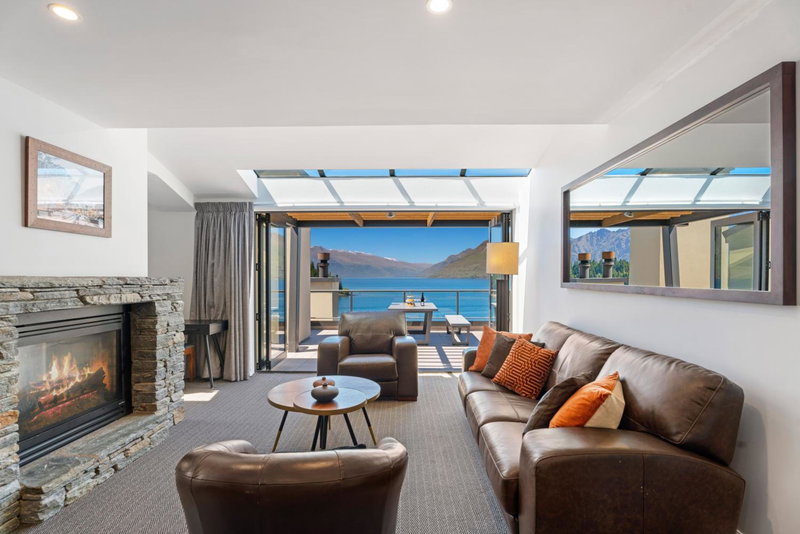 3-bedroom Penthouse Apartment with Spa - The Beacon 1002, Queenstown, New Zealand