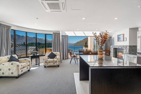 3-bedroom Penthouse Apartment with Spa - The Beacon 1002, Queenstown, New Zealand