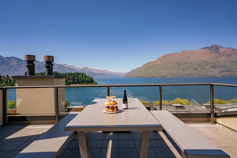 3-bedroom Penthouse Apartment with Spa - The Beacon 1002, Queenstown, New Zealand