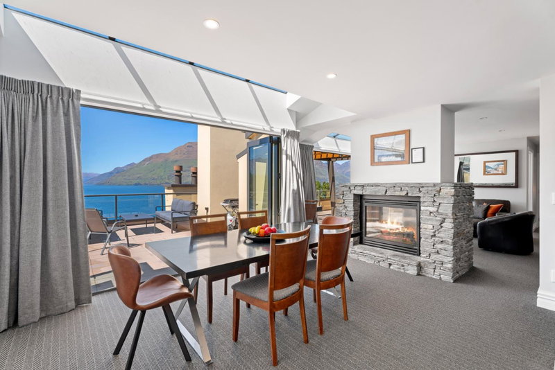 3-bedroom Penthouse Apartment with Spa - The Beacon 1002, Queenstown, New Zealand