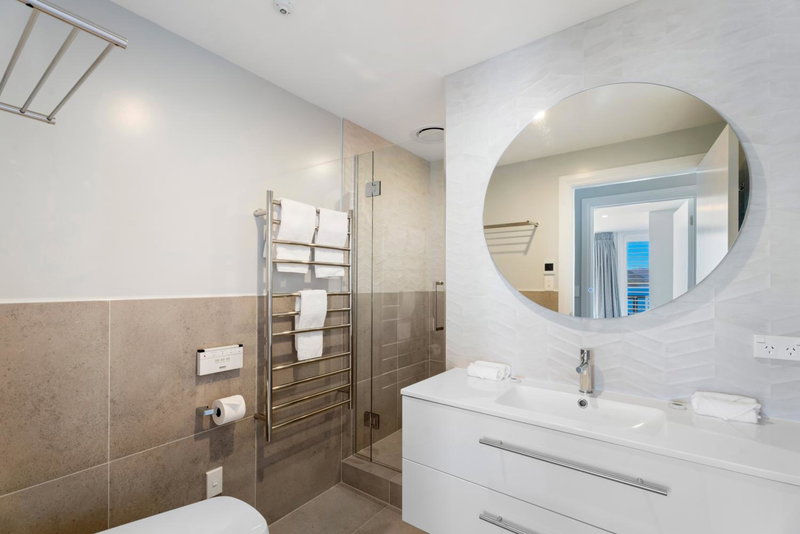 3-bedroom Penthouse Apartment with Spa - The Beacon 1002, Queenstown, New Zealand