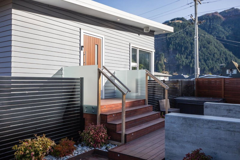 Centrally Located - Hot Tub & Amazing Outside Area, Queenstown, New Zealand
