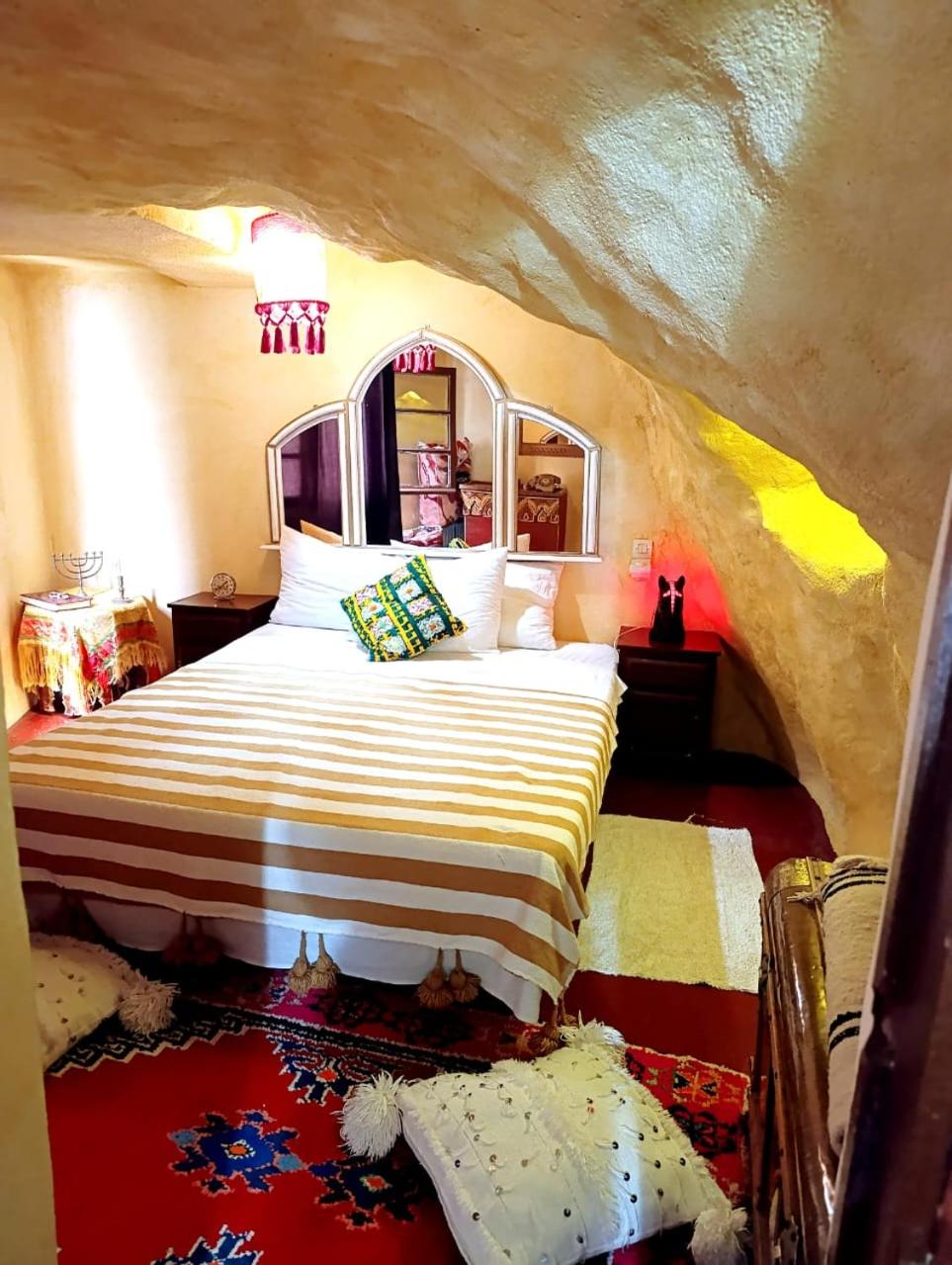 Grotte Thami, Morocco