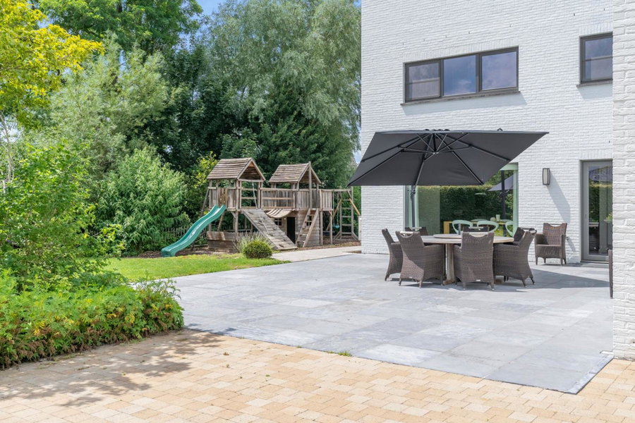 Ruime woning met grote omheinde tuin, Hasselt, Belgium