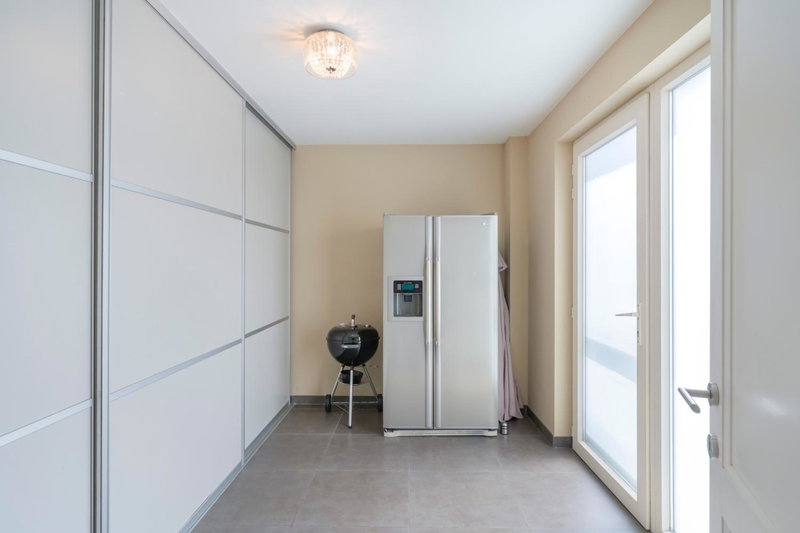 Ruime woning met grote omheinde tuin, Hasselt, Belgium