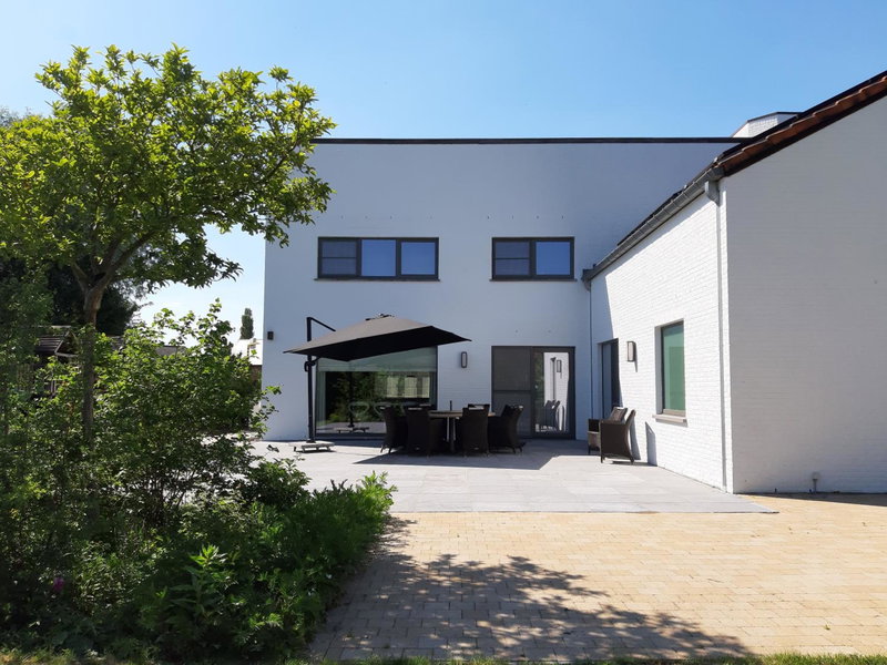 Ruime woning met grote omheinde tuin, Hasselt, Belgium