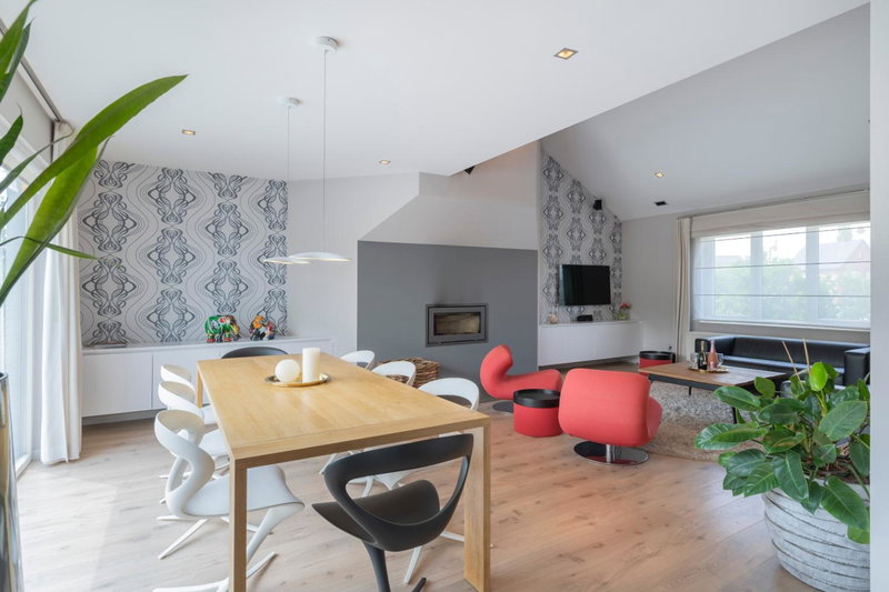 Ruime woning met grote omheinde tuin, Hasselt, Belgium