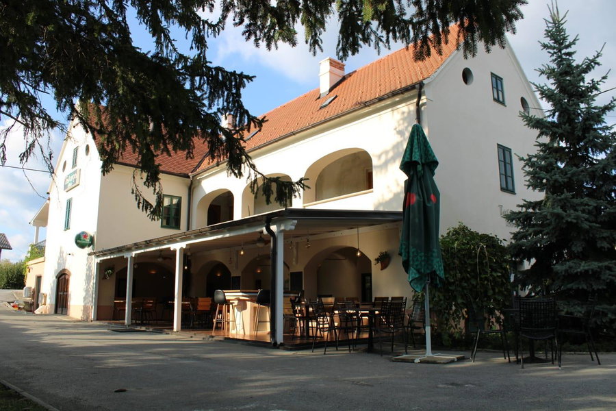 Taverna 1860 Rooms & Apartments, Sesvete, Croatia