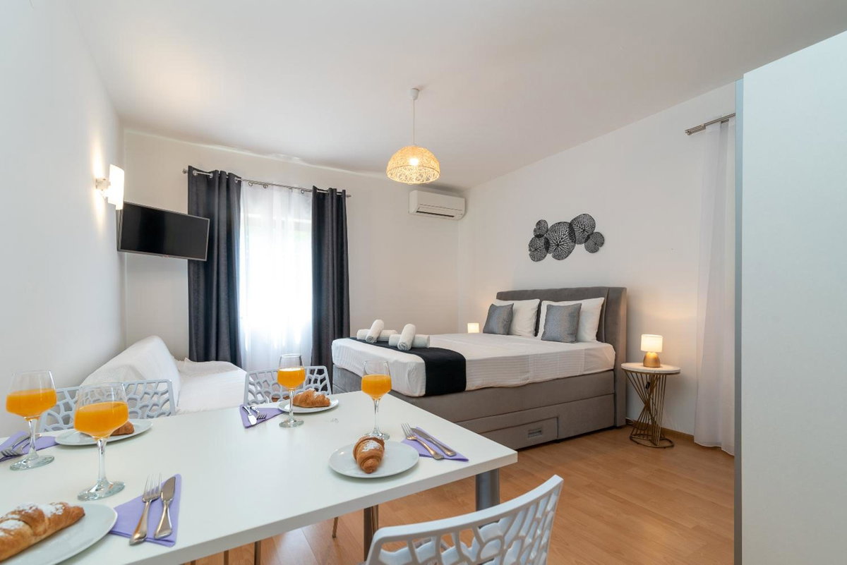 Hotel · Apartments Bozan, Trogir