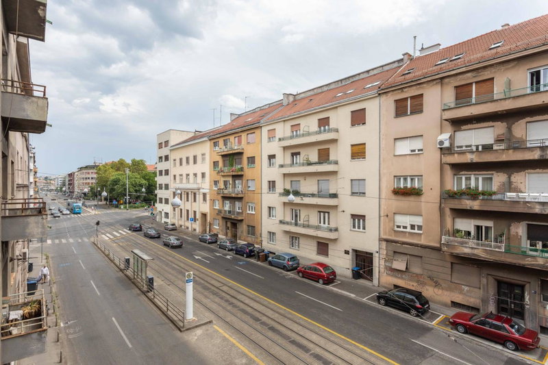 Sunny 2BDR Apartment with Balcony, Zagreb, Croatia