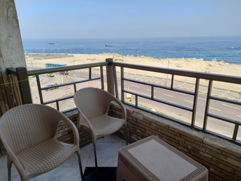شقه مميزه علي البحر مباشره للعائلات فقط ميامي اسكندريه, Alexandria, Egypt