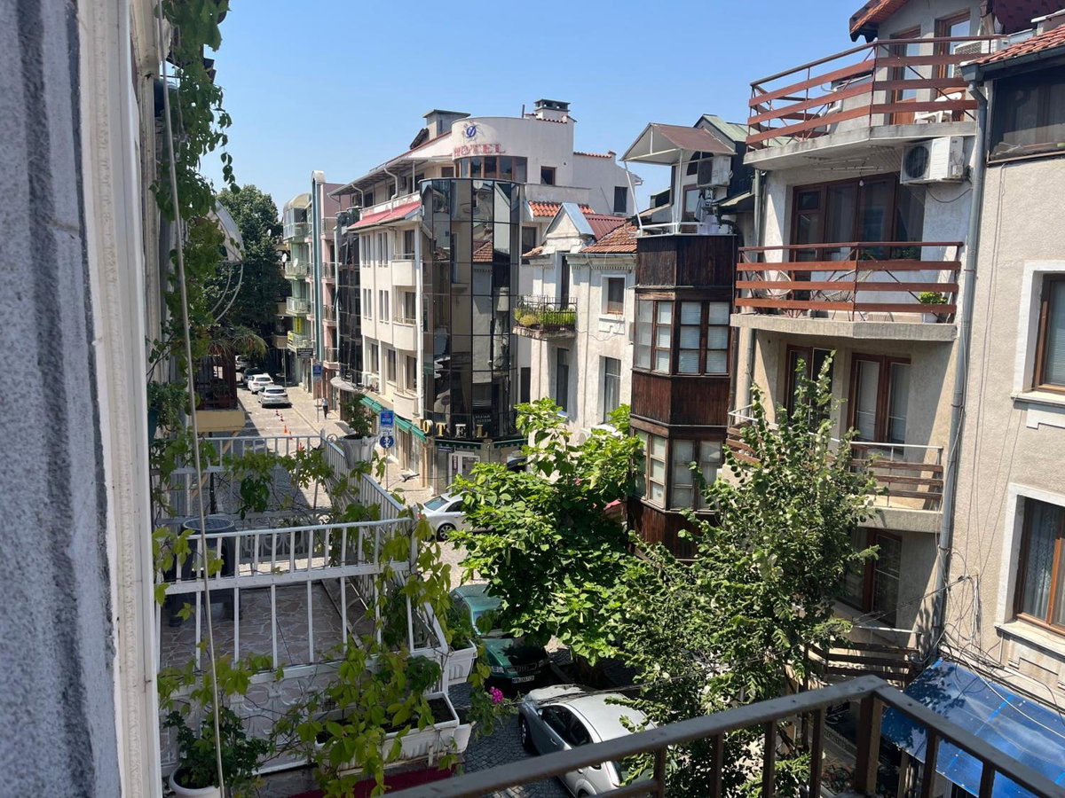 Vel House, Bulgaria