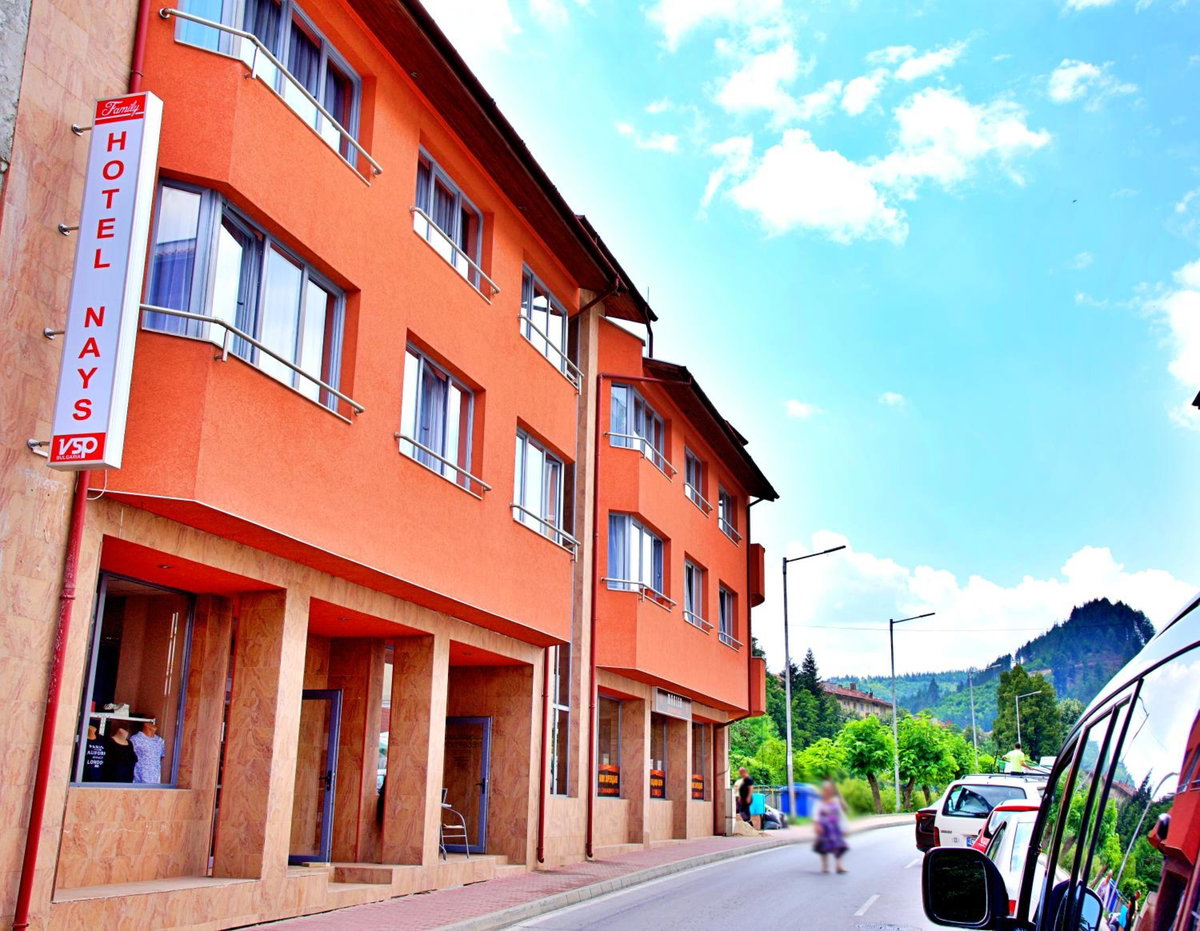 Hotel · Nays, Madan