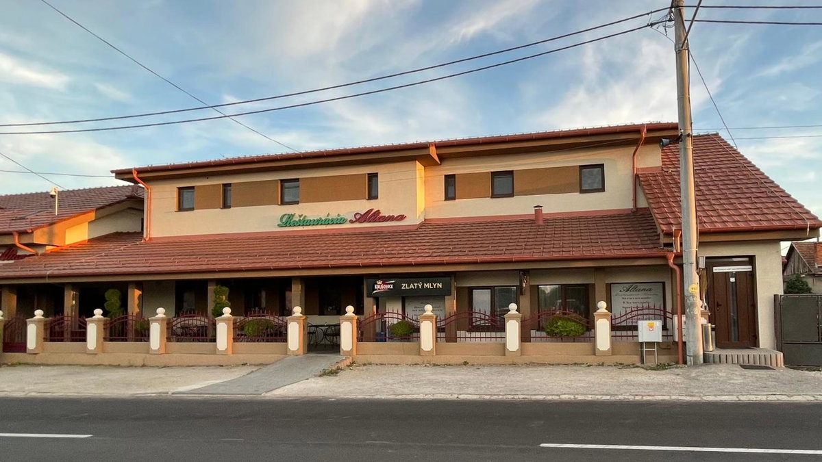 Hotel · Reštaurácia-penzión ALTANA, Ludanice