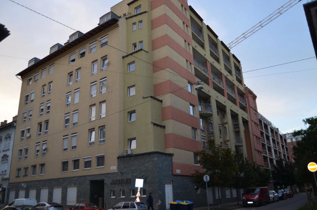 Flat at the edge of the center + parking, Hungary