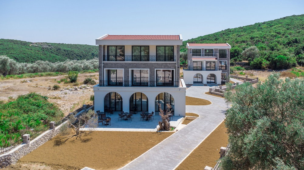 Carolea Villas, Montenegro