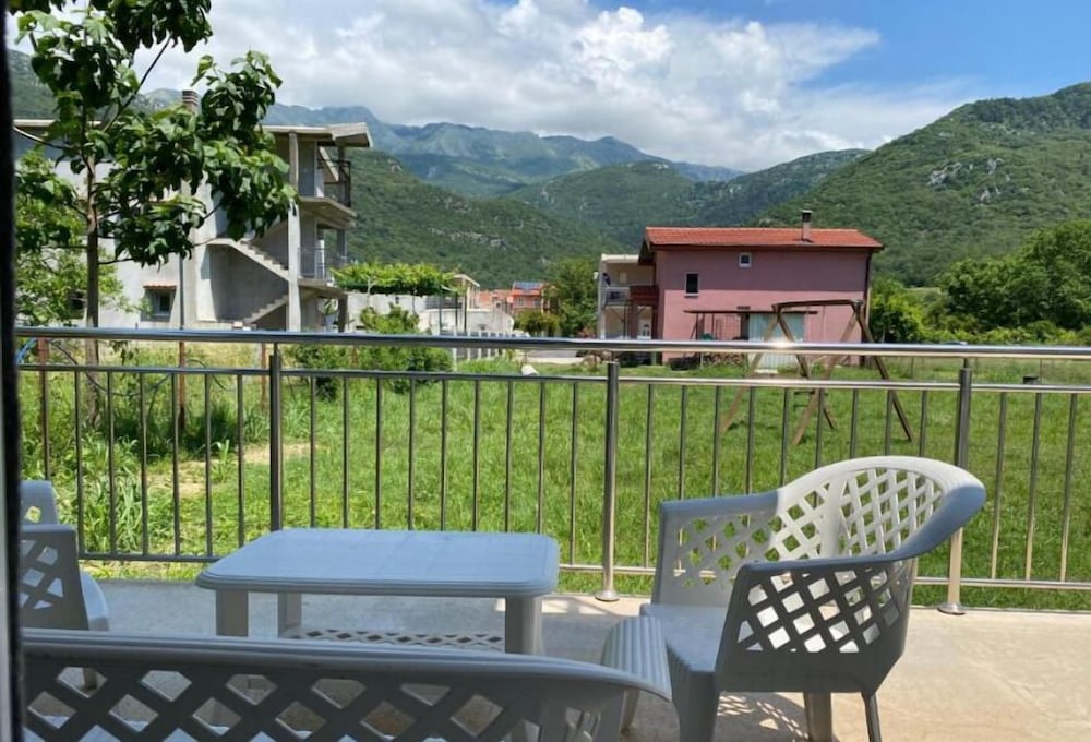 Hotel · Talia Apartments, Lastva Grbaljska