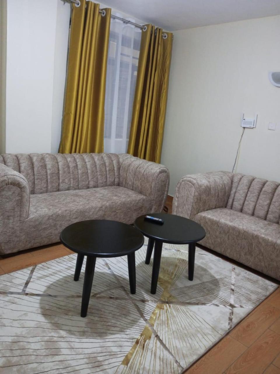 Lux Suites Wawazi Court Apartments, Kenya