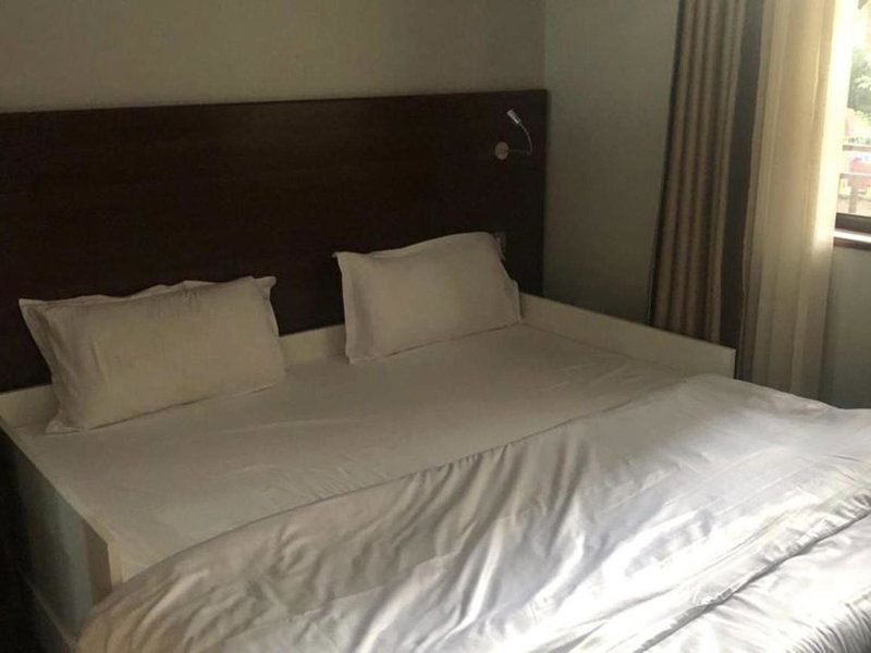 Immaculate 1-Bed Apartment in Riverside Drive, Nairobi, Kenya
