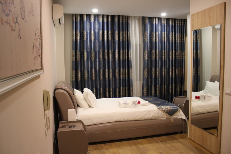 Park Hotel, Kashar, Albania