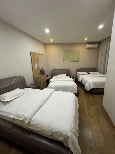 Park Hotel, Kashar, Albania