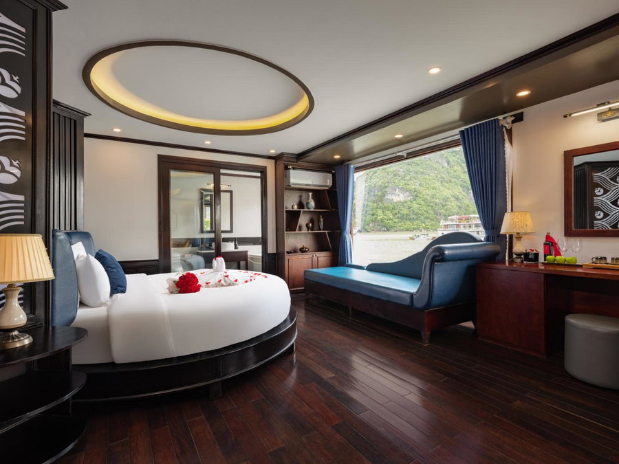 Rosa Cruise, Ha Long, Vietnam