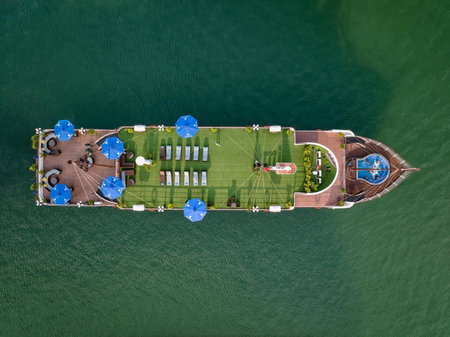 Rosa Cruise, Ha Long, Vietnam
