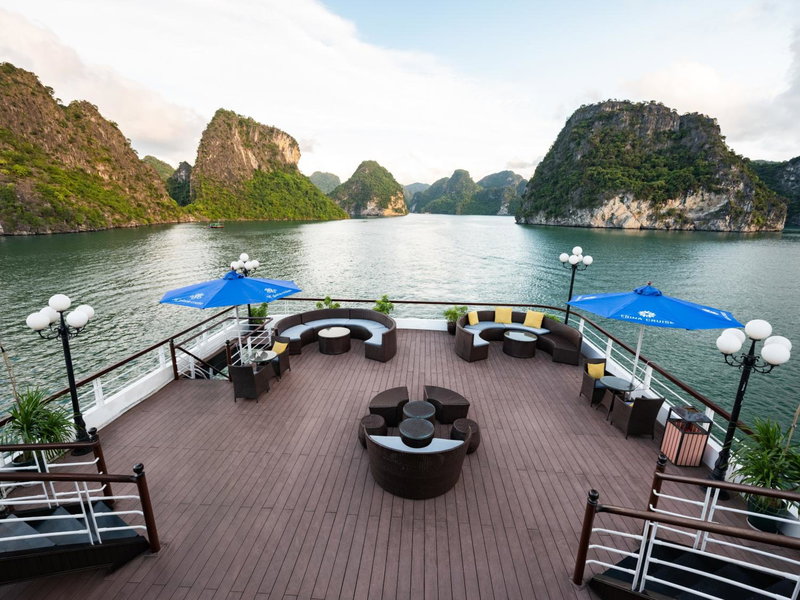 Rosa Cruise, Ha Long, Vietnam