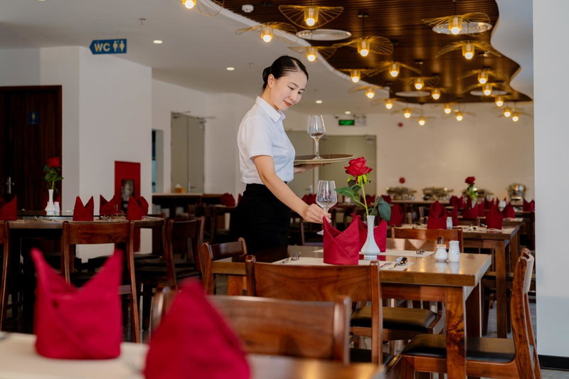 River Way Hotel Ha Long - 500m to Beach, Ha Long, Vietnam