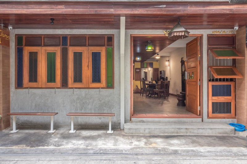 Banthat Thong Hostel, Bangkok, Thailand