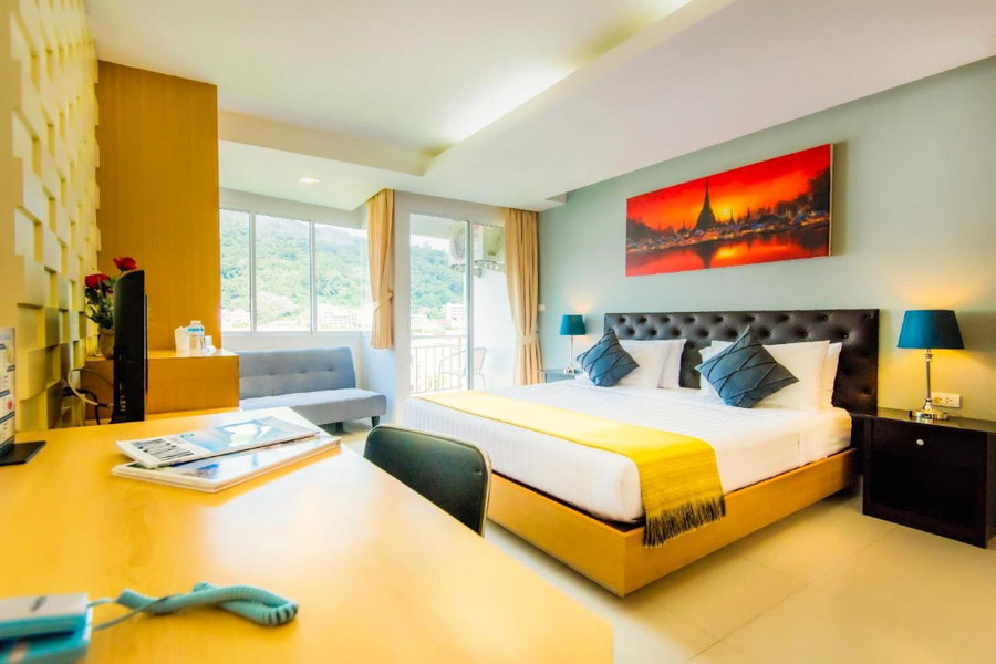 Hallo Patong Hotel - Rooftop Pool - Stunning Mountain Views & OTOP Market, Patong Beach, Thailand